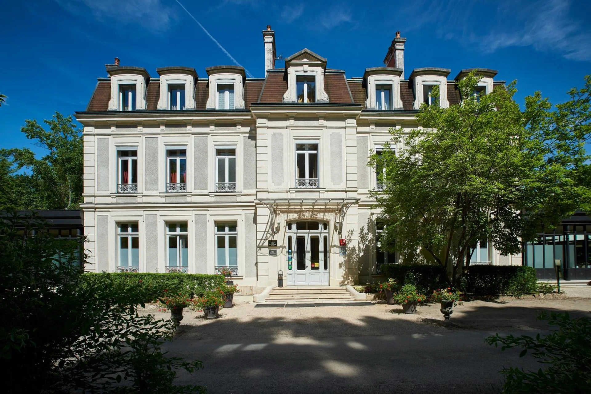 Organiser un séminaire d'entreprise : Château de la Dame Blanche à Geneuille, France