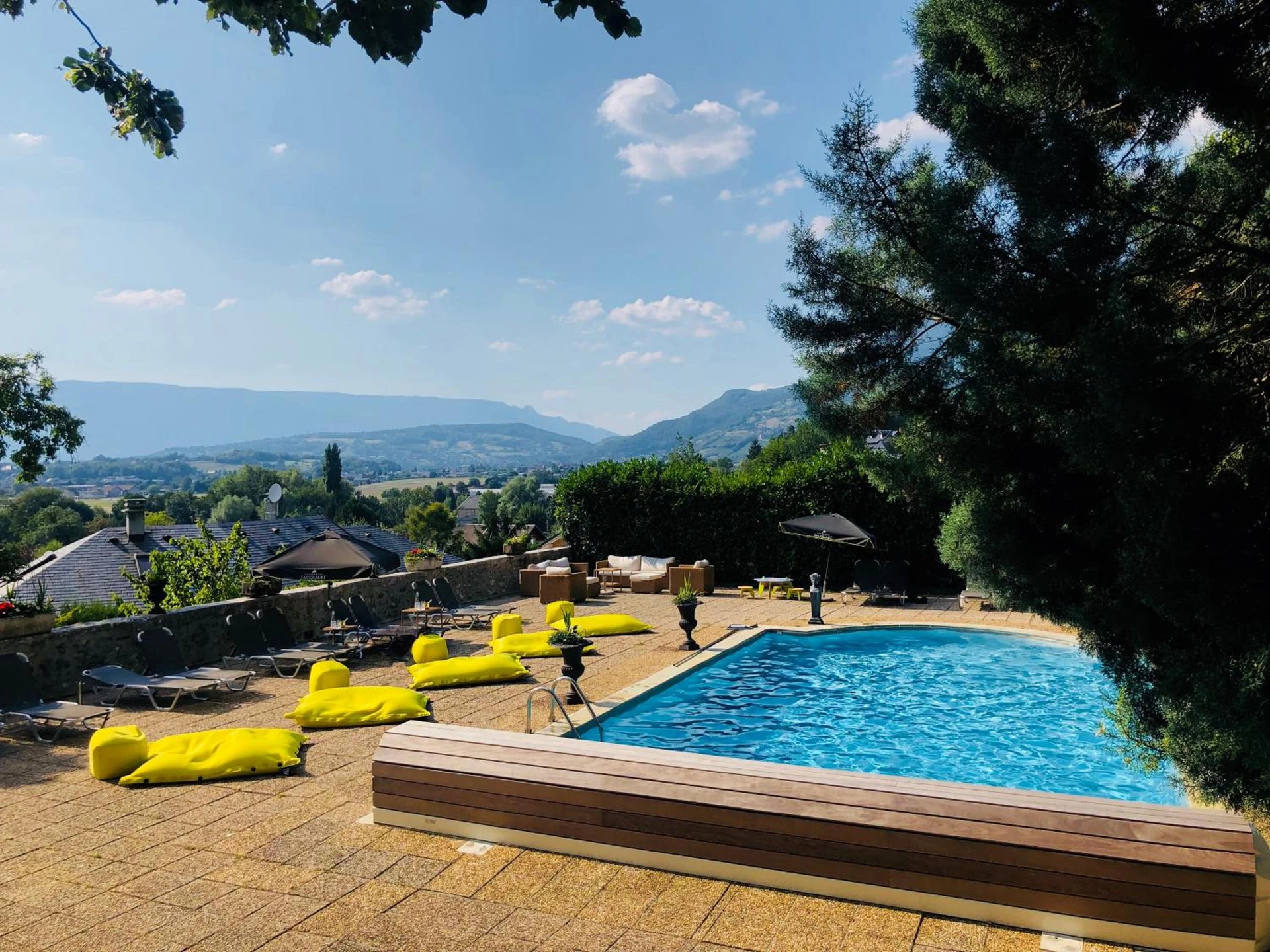 Organiser un séminaire d'entreprise : Le Château Hôtel des Comtes de Challes à Challes-les-Eaux