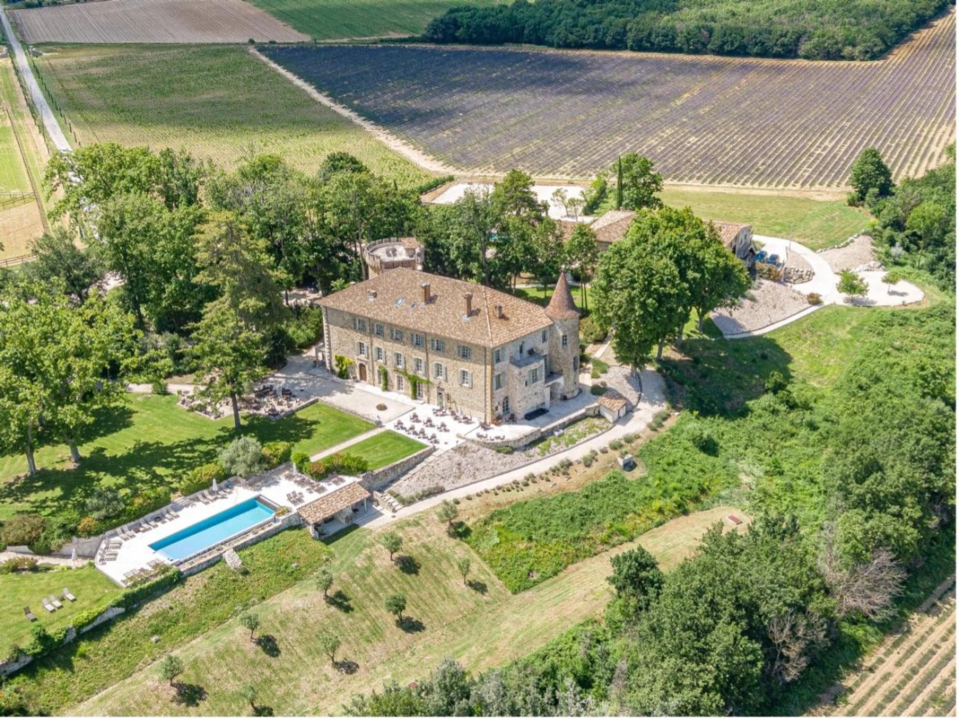 Organiser un séminaire d'entreprise : Le Château Les Oliviers de Salettes à Charols