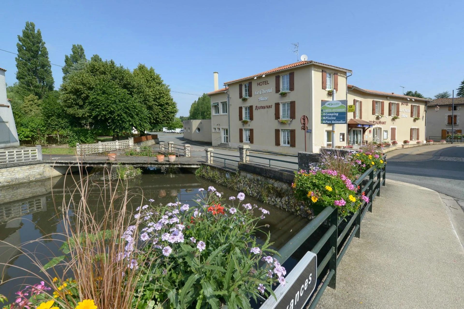 Organiser un séminaire d'entreprise : Le Cheval Blanc & Clovis à Vouillé